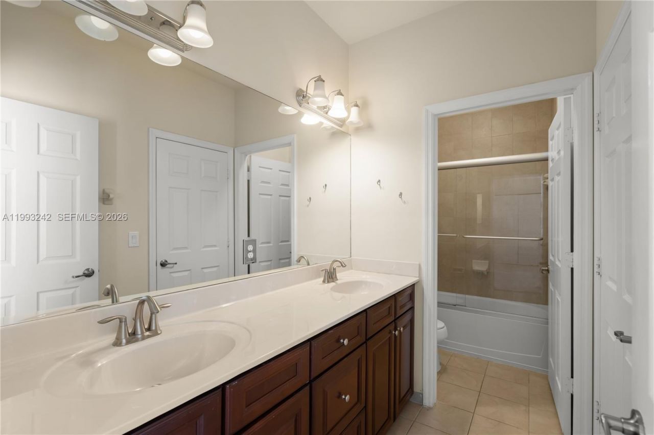 10021 NW 87th Ter, Doral, FL 33178 Photo