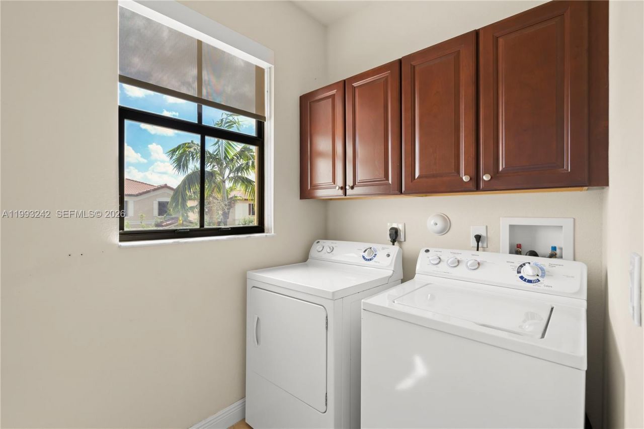 10021 NW 87th Ter, Doral, FL 33178 Photo