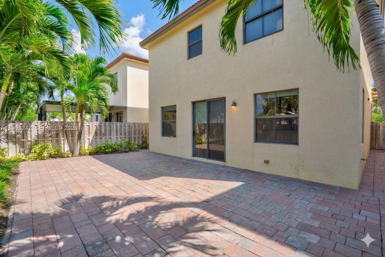 10021 NW 87th Ter, Doral, FL 33178 Photo