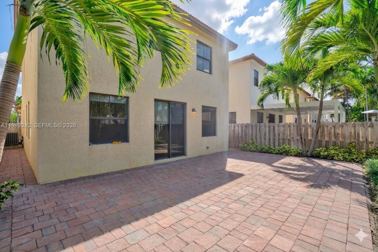 10021 NW 87th Ter, Doral, FL 33178 Photo
