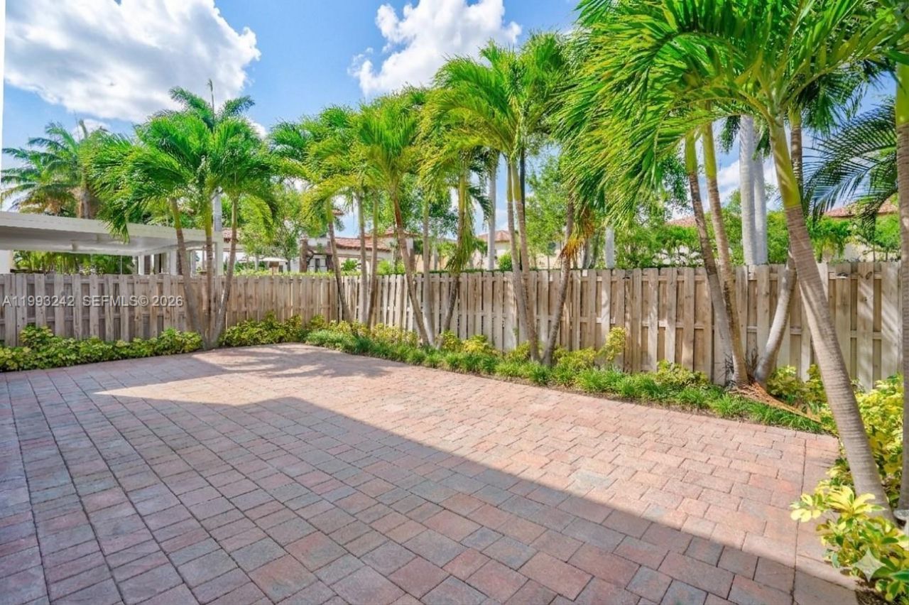 10021 NW 87th Ter, Doral, FL 33178 Photo