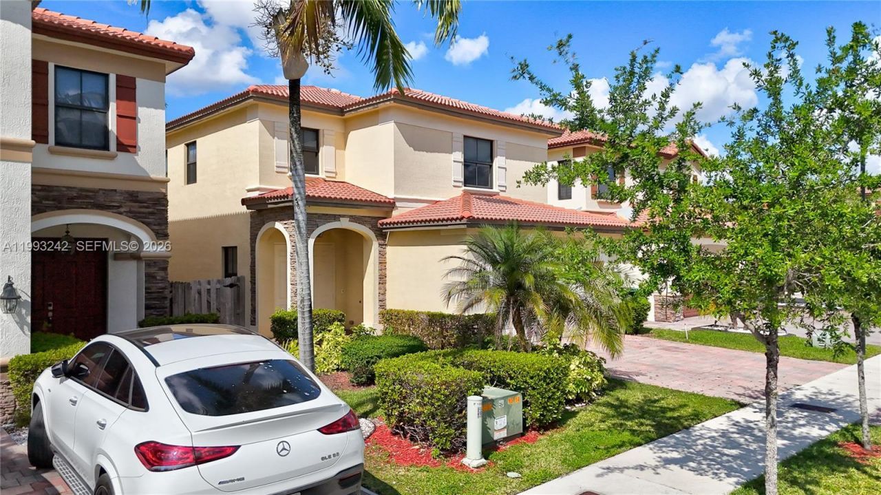 10021 NW 87th Ter, Doral, FL 33178 Photo