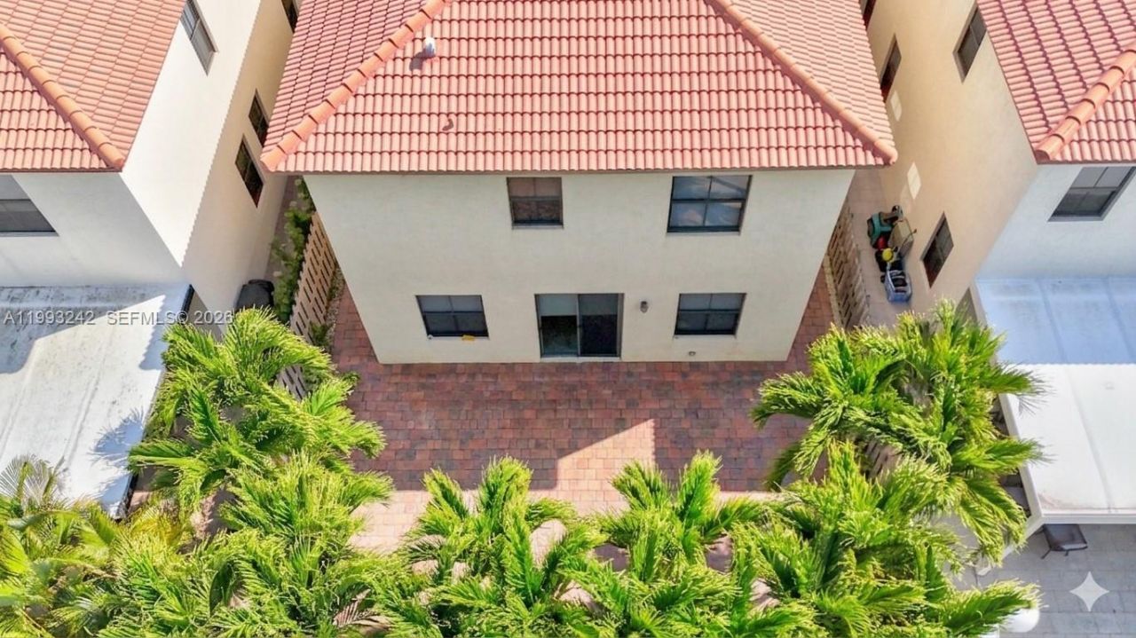 10021 NW 87th Ter, Doral, FL 33178 Photo