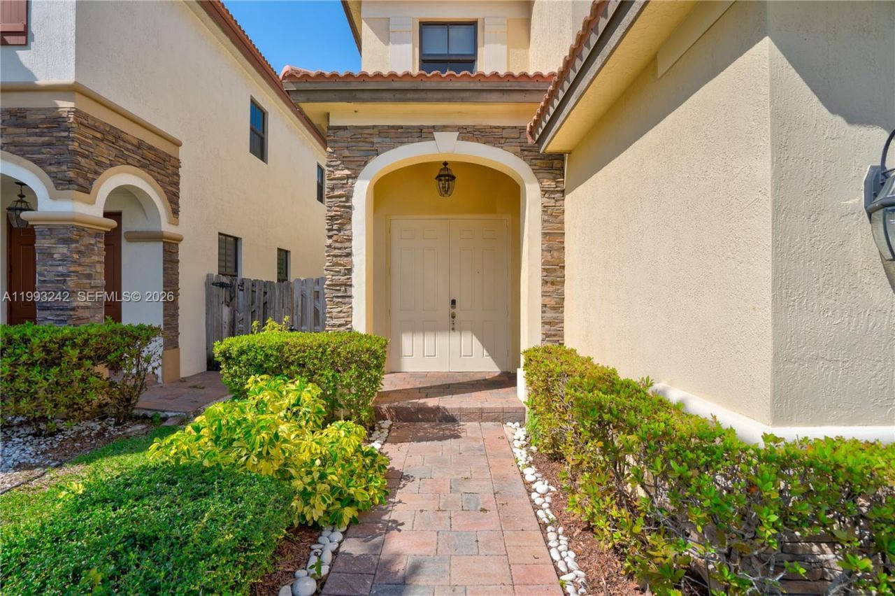 10021 NW 87th Ter, Doral, FL 33178 Photo