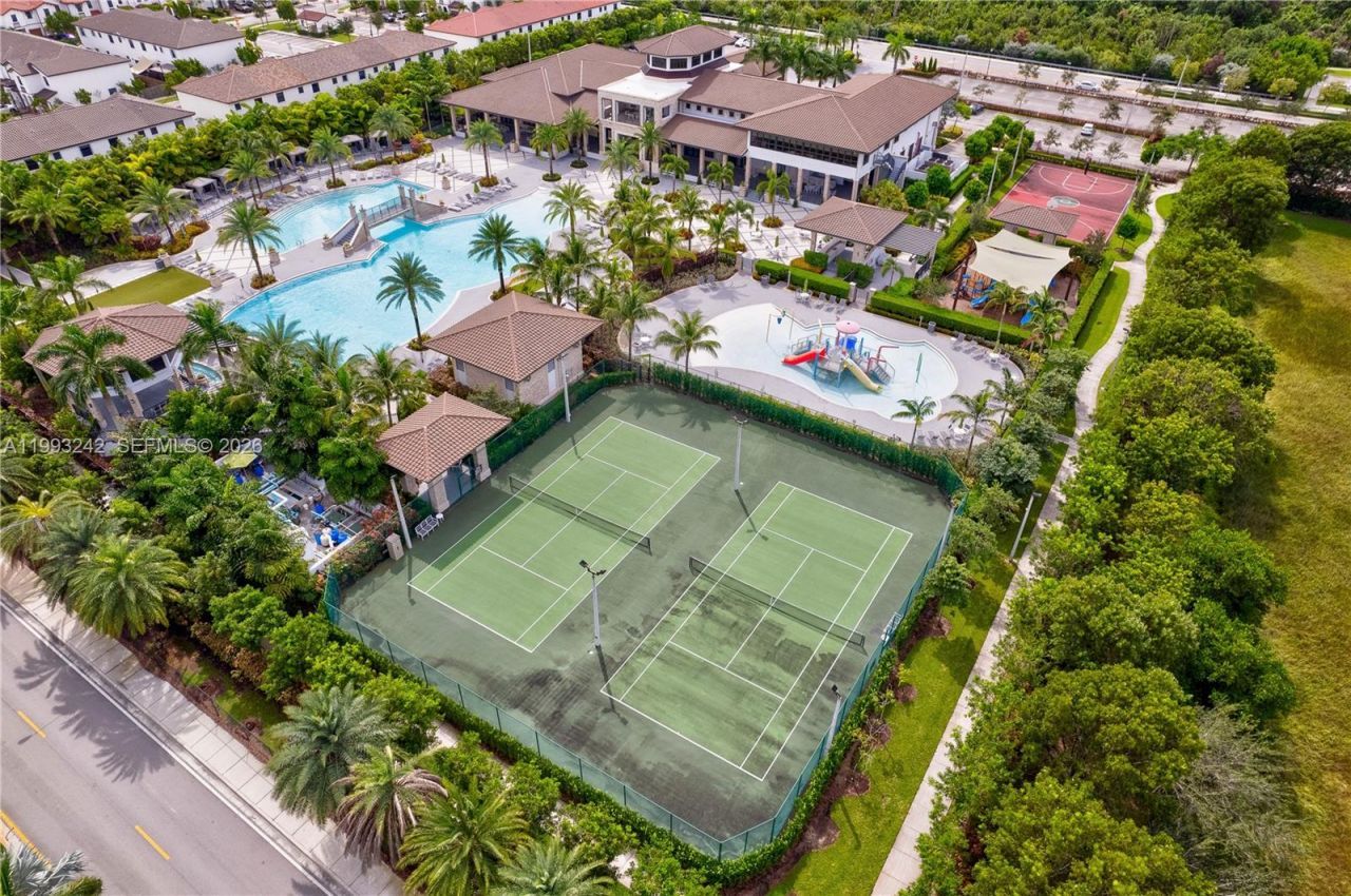 10021 NW 87th Ter, Doral, FL 33178 Photo