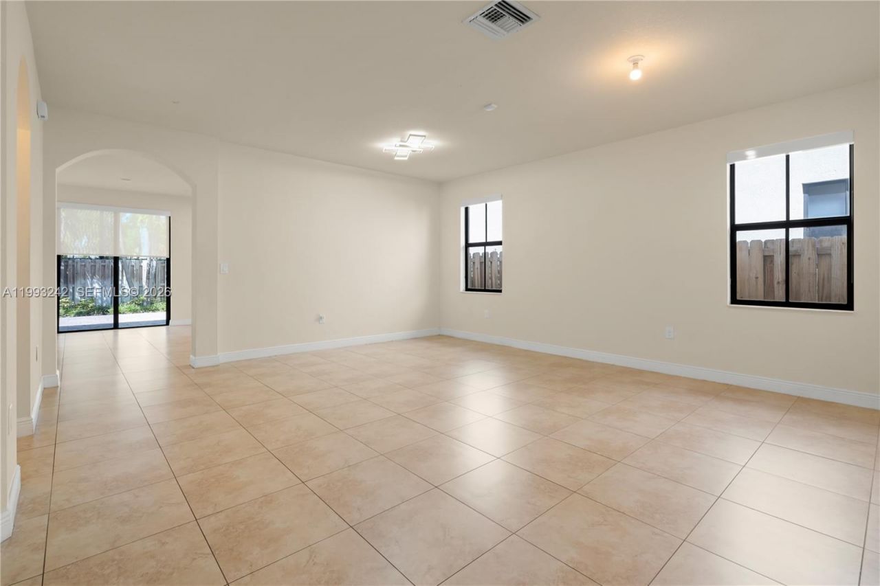 10021 NW 87th Ter, Doral, FL 33178 Photo
