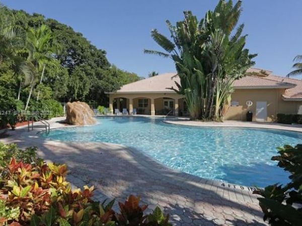 5520 NW 61st St , Unit 201, Coconut Creek, FL 33073