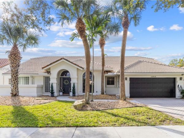 10910 NW 18th Ct, Plantation, FL 33322