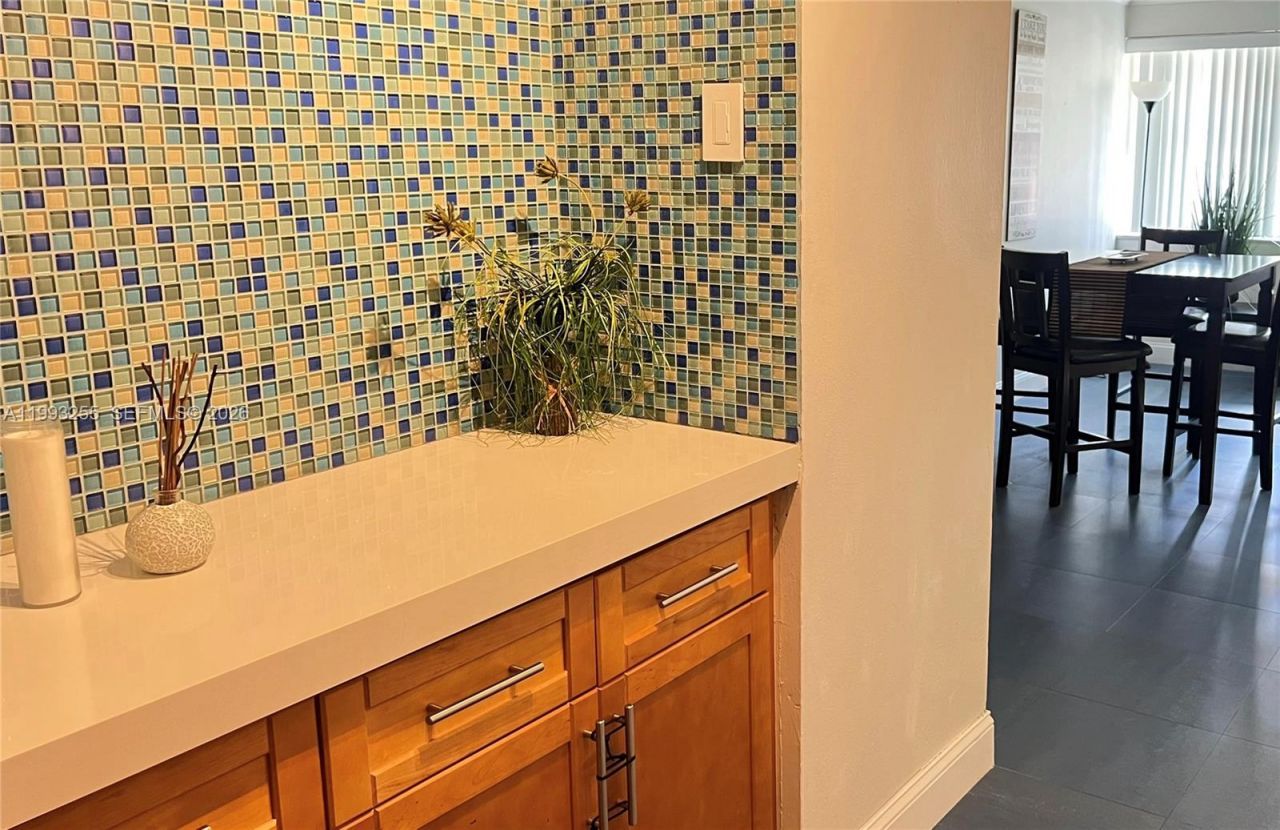 401 Golden Isles Dr, Unit 101, Hallandale Beach, FL 33009 Photo