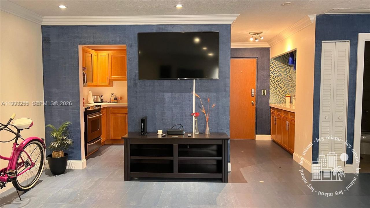 401 Golden Isles Dr , Unit 101, Hallandale Beach, FL 33009 Photo