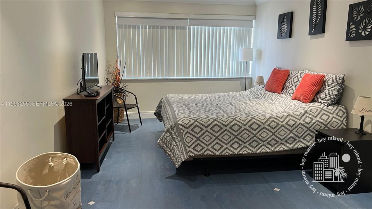 401 Golden Isles Dr , Unit 101, Hallandale Beach, FL 33009 Photo