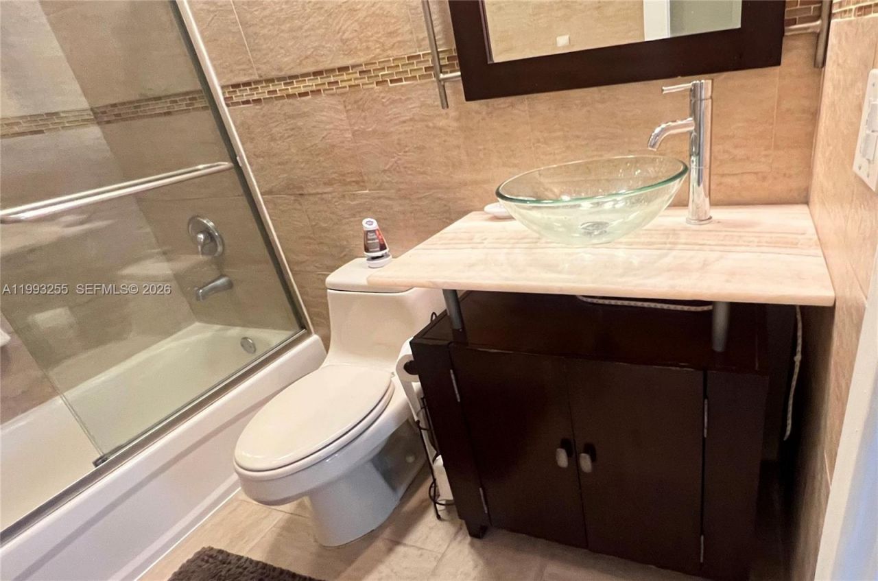 401 Golden Isles Dr, Unit 101, Hallandale Beach, FL 33009 Photo