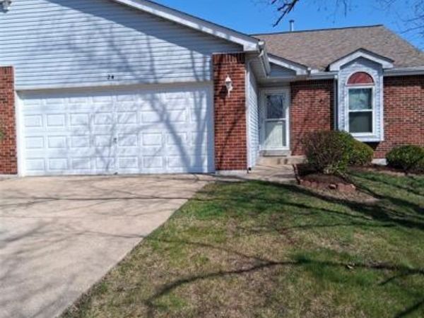 24 Lienemann Court, St Peters, MO 63303