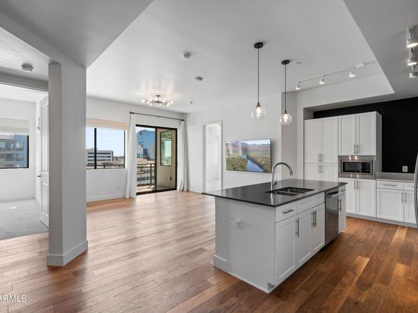 3131 N CENTRAL Avenue, Unit 6002, Phoenix, AZ 85012