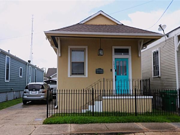 1033 6TH Street, Gretna, LA 70053