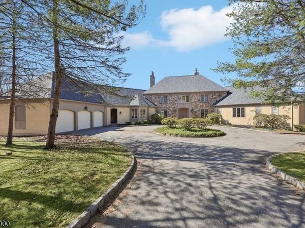 29 Hilltop Rd, Kinnelon, NJ 07405