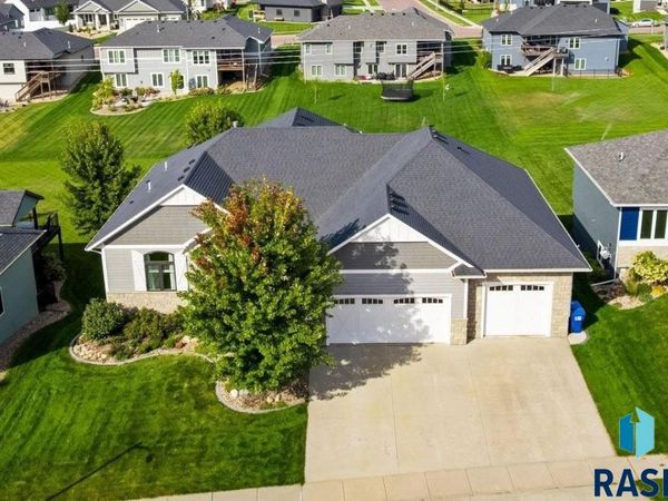 607 S Torrey Pine Ln, Sioux Falls, SD 57110