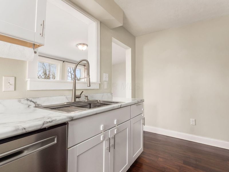 1725 E Cooke Road, Columbus, OH 43224 Photo 12