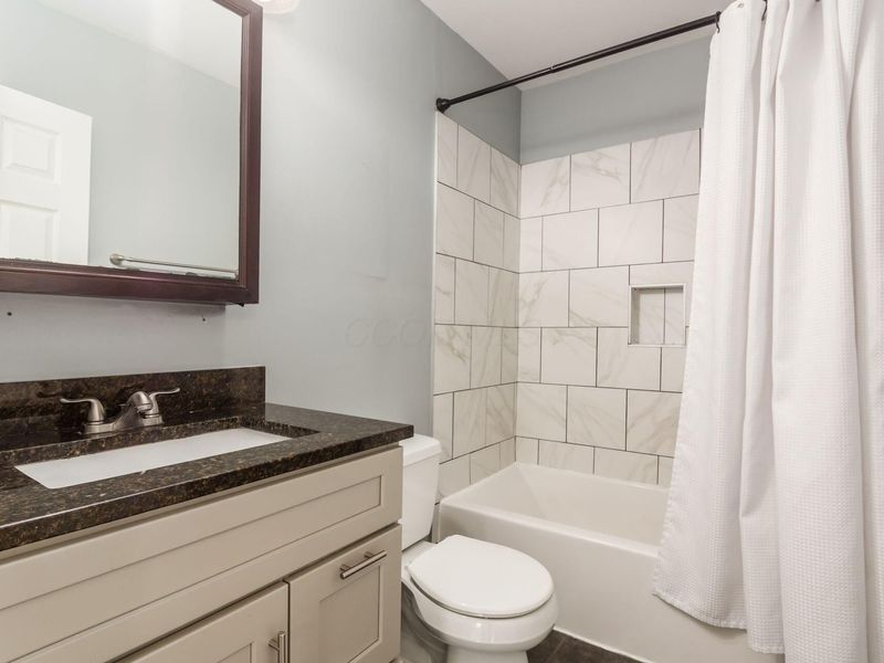 1725 E Cooke Road, Columbus, OH 43224 Photo 19