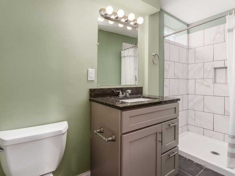 1725 E Cooke Road, Columbus, OH 43224 Photo 29