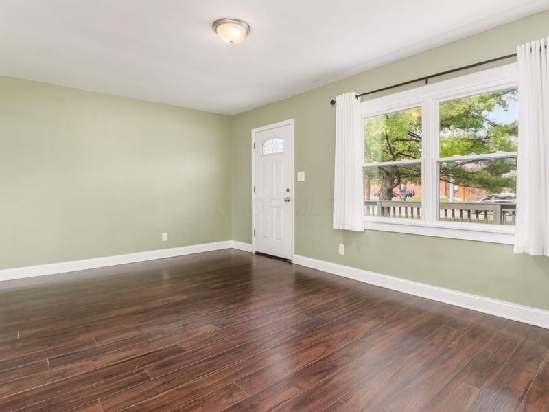 1725 E Cooke Road, Columbus, OH 43224 Photo 4