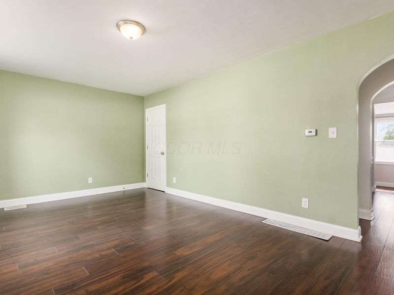 1725 E Cooke Road, Columbus, OH 43224 Photo 6