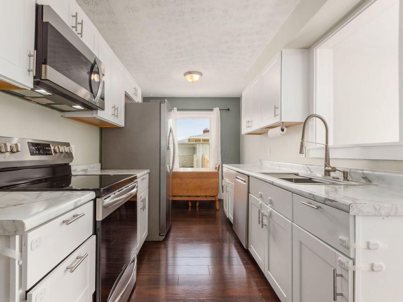 1725 E Cooke Road, Columbus, OH 43224 Photo 7