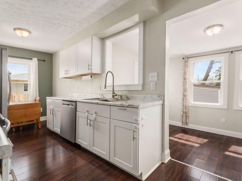 1725 E Cooke Road, Columbus, OH 43224 Photo 8