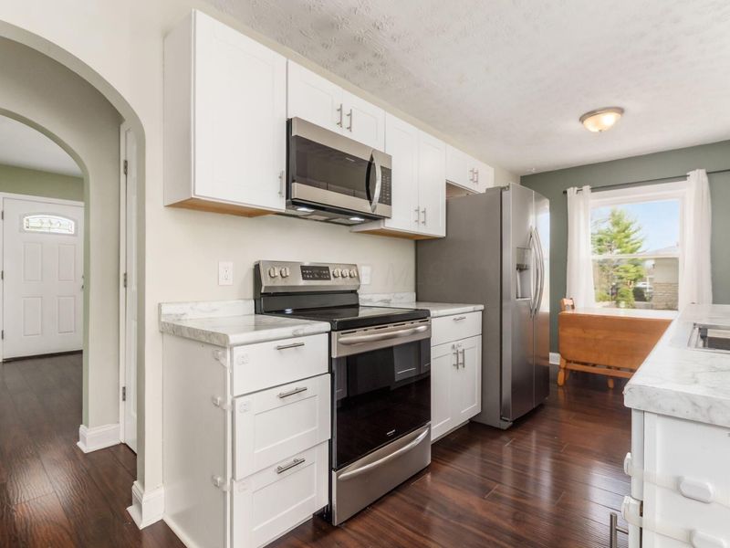 1725 E Cooke Road, Columbus, OH 43224 Photo 9