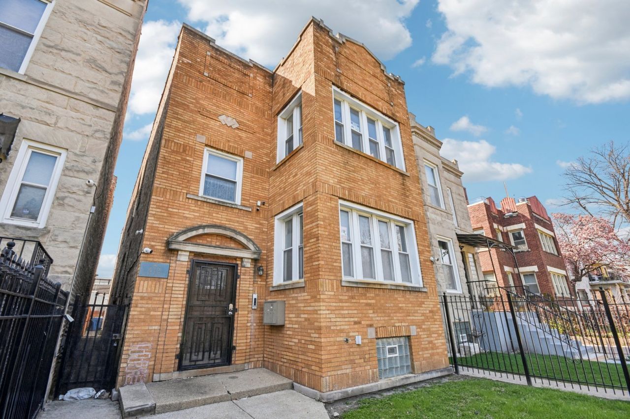 412 N Pine Avenue, Chicago, IL 60644 Main Photo