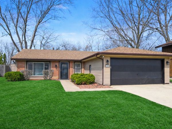 7800 W Kingston Drive , Frankfort, IL 60423