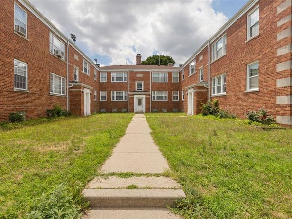 2133 W Highland Avenue , Unit 2, Chicago, IL 60659