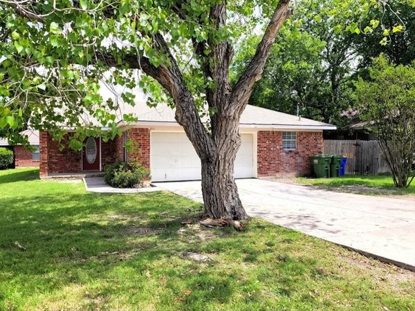 651 Meadow Park Drive, White Settlement, TX 76108