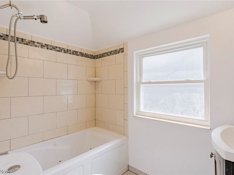 1911 Beverly Hills Drive, Euclid, OH 44117 Photo 17