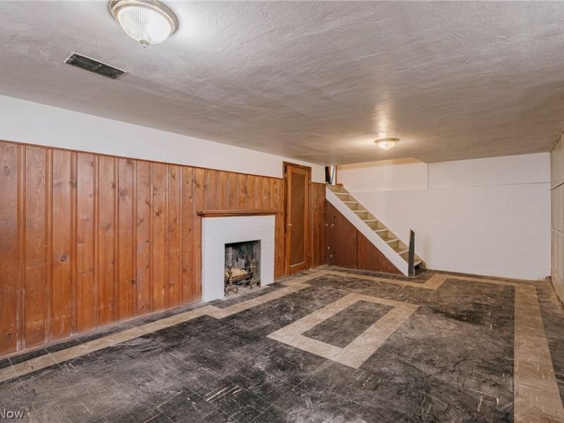 1911 Beverly Hills Drive, Euclid, OH 44117 Photo 23