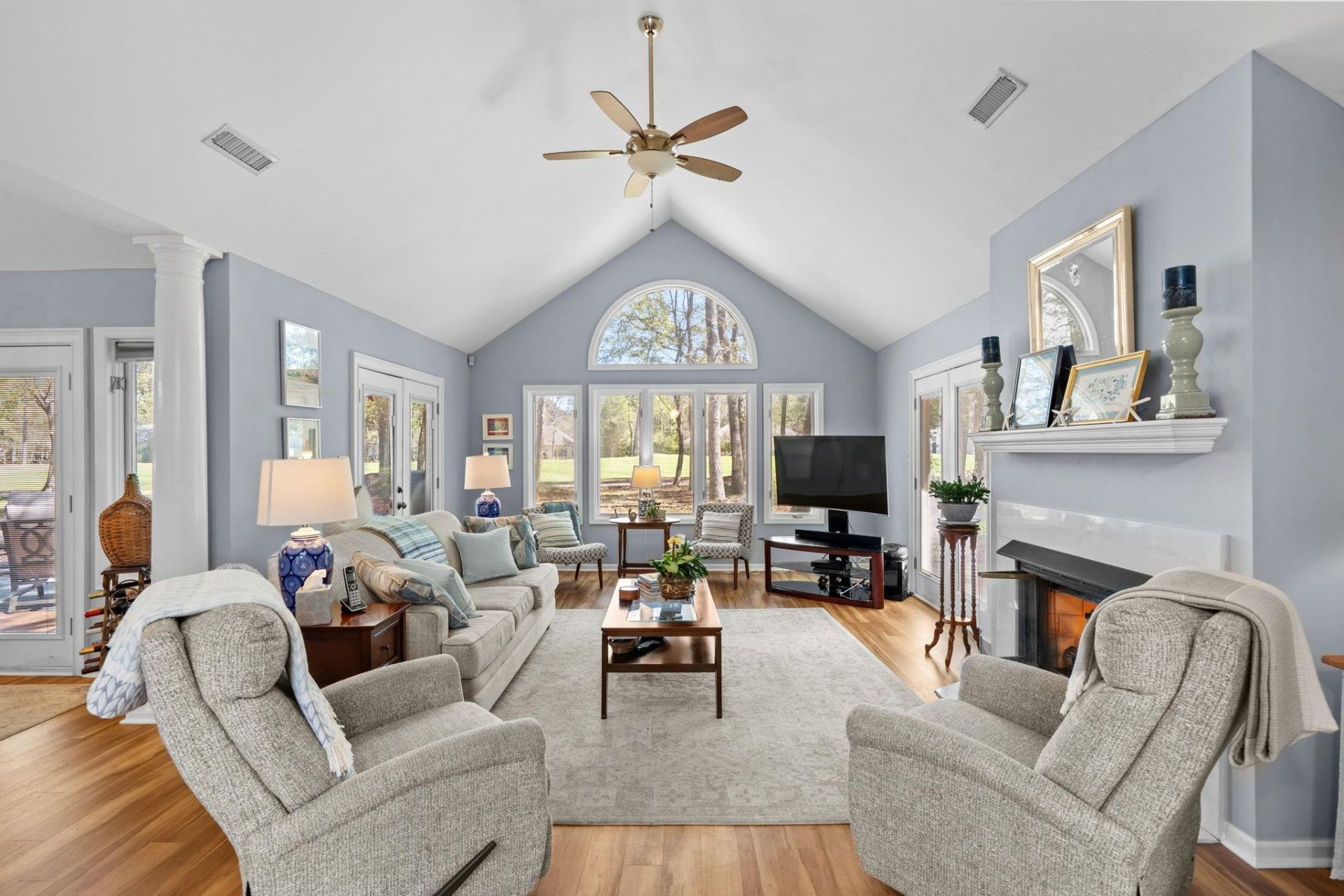 1207 Spinnaker Dr. Photo 7