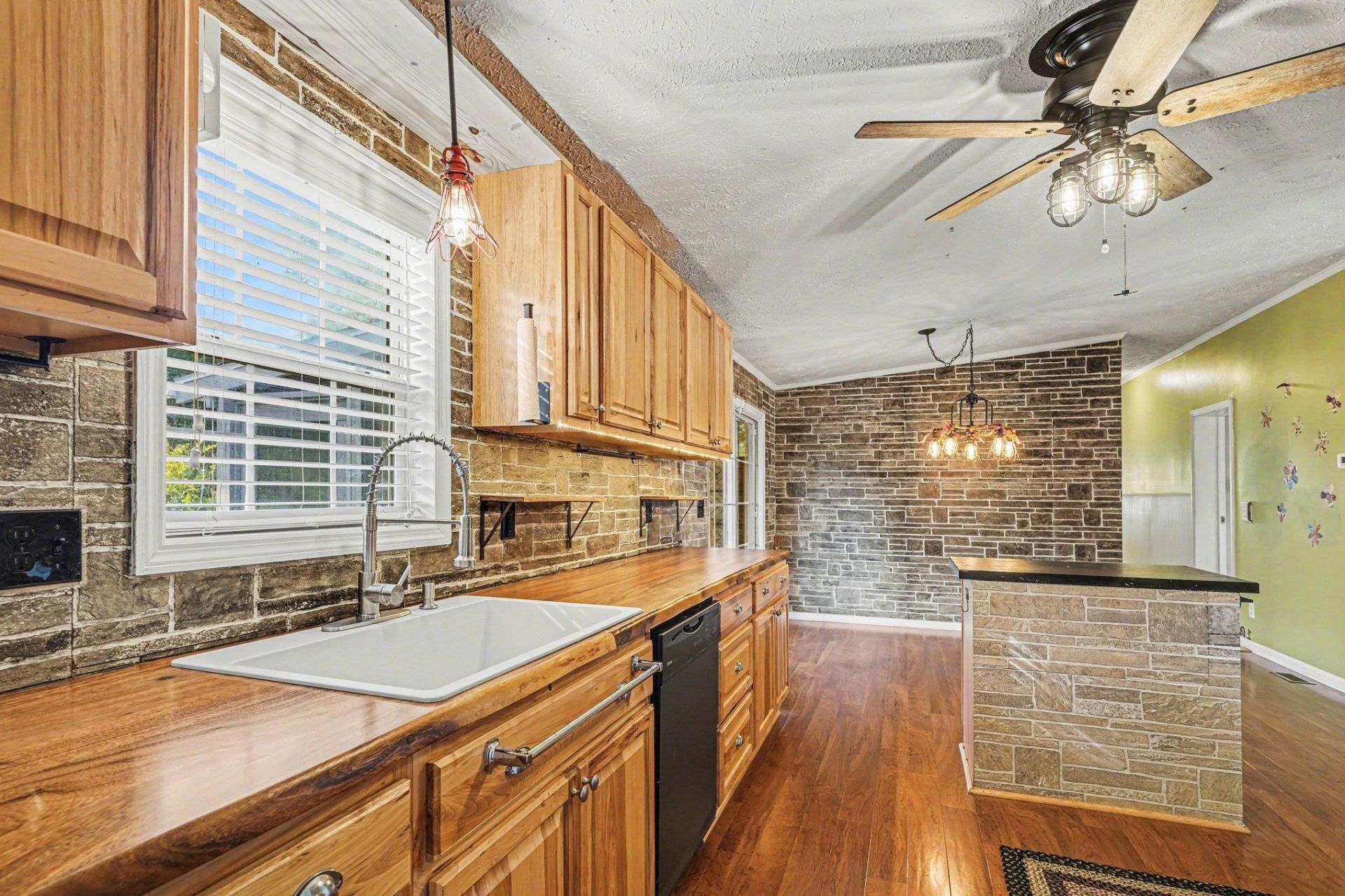 4623 Pleasant Run Ln. Photo 9