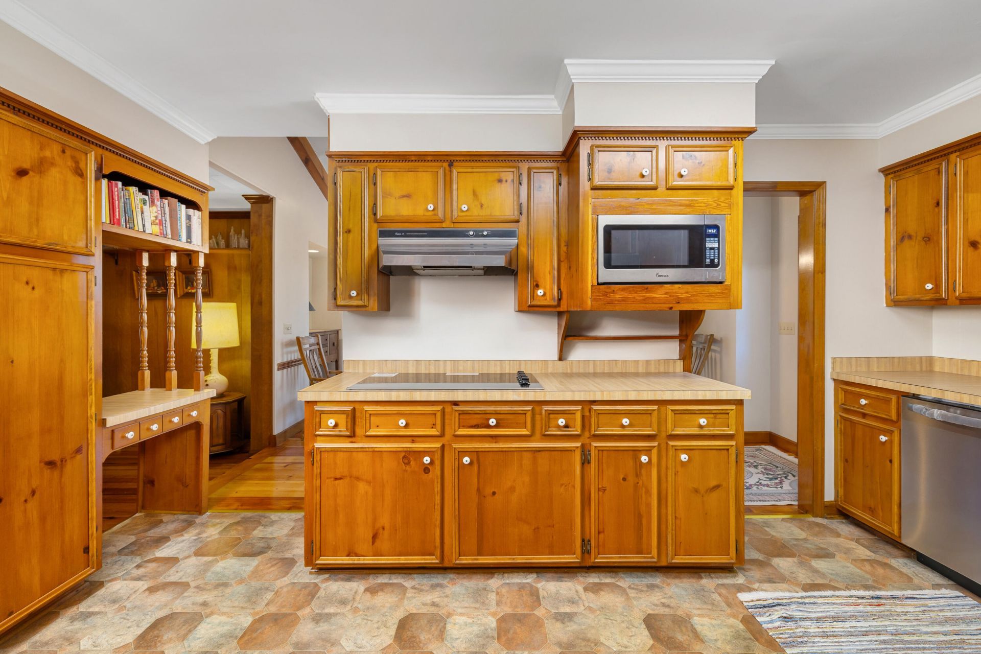 623 Pickwood Drive Photo 28