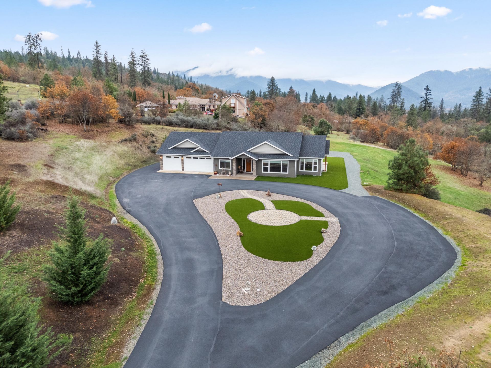 182 Blue Chip Lane, Grants Pass, OR 97527 Main Photo