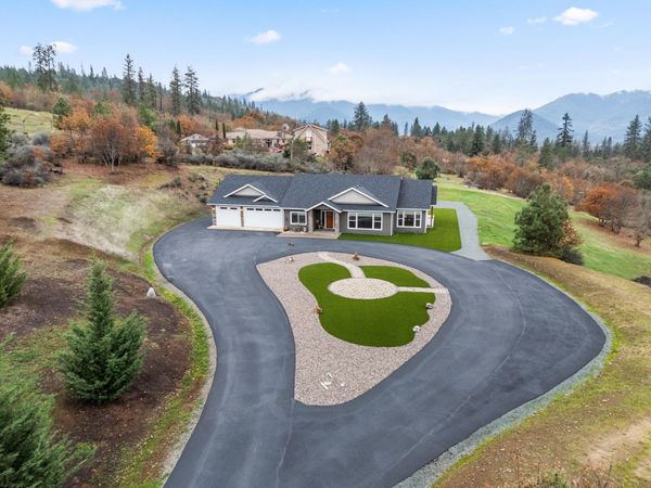 182 Blue Chip Lane, Grants Pass, OR 97527