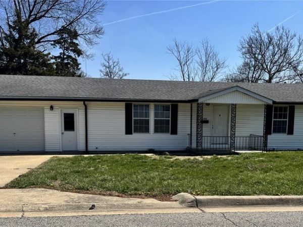 606 McKinley , Warrenton, MO 63383