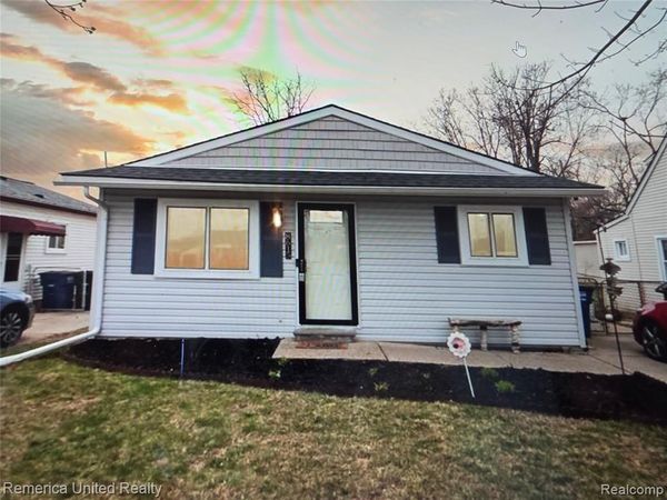 8615 Fremont Street , Westland, MI 48185