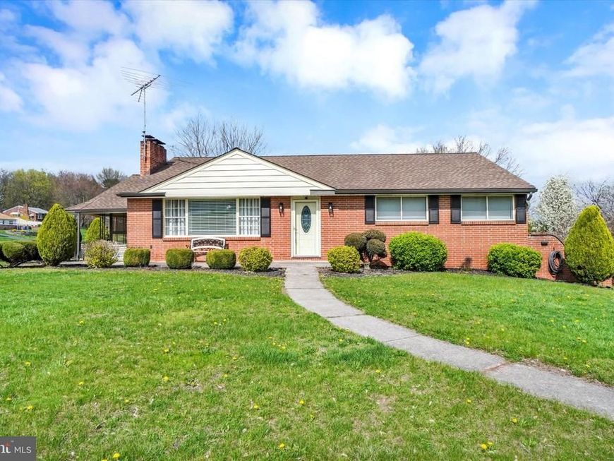 1940 Oakley Drive, York, PA 17408 Main Photo