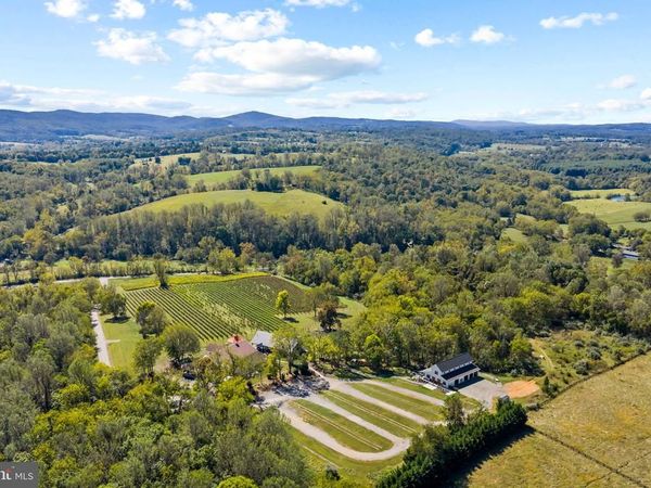 38600 LITTLE RIVER TPKE TURNPIKE, MIDDLEBURG, VA 20117