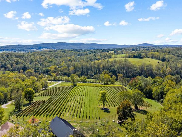 38600 LITTLE RIVER TPKE TURNPIKE, MIDDLEBURG, VA 20117