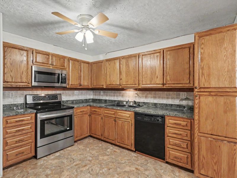 480 Nassau Drive, Marion, OH 43302 Photo 8