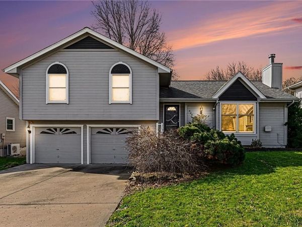 304 Mesa Drive, Smithville, MO 64089