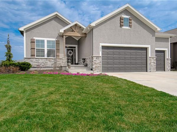 1542 SW Arbor Park Drive, Lee's Summit, MO 64082
