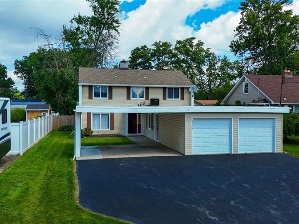 9326 Rivershore Drive, Niagara Falls, NY 14304