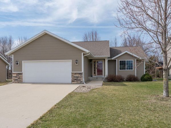 200 Foxfire Drive, Mankato, MN 56001